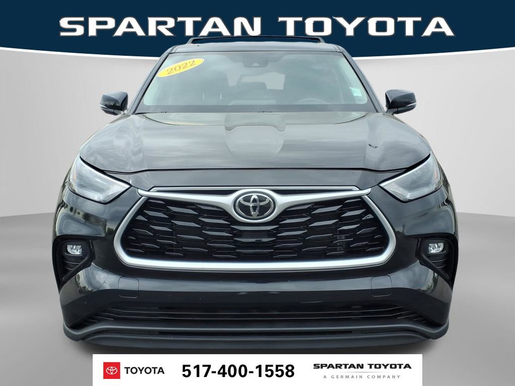Used 2022 Toyota Highlander LE AWD/4WD image 3