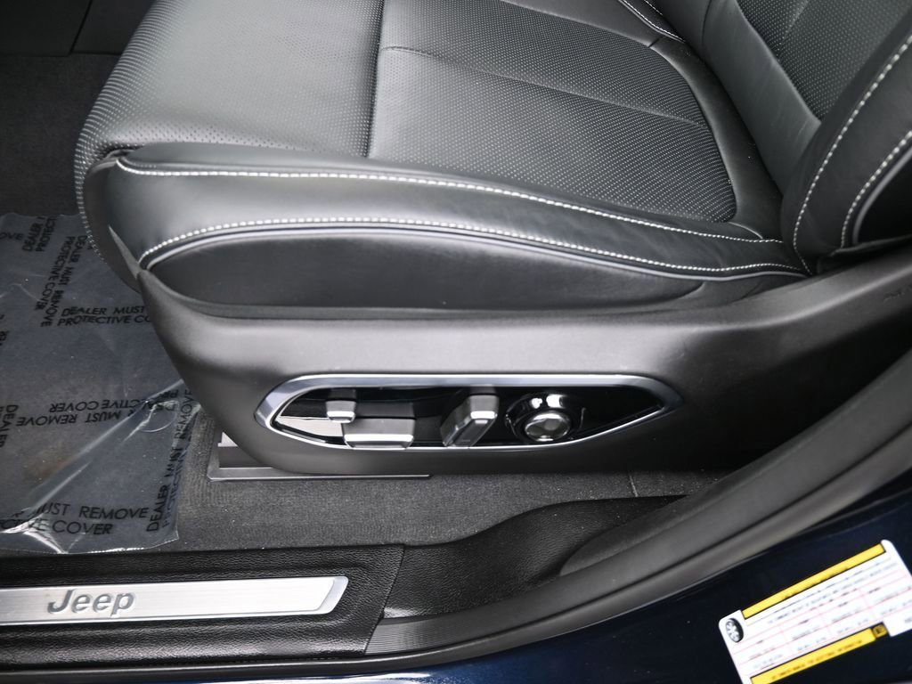 Used 2024 Jeep Grand Cherokee Overland w/ Luxury Tech Group IV image 16