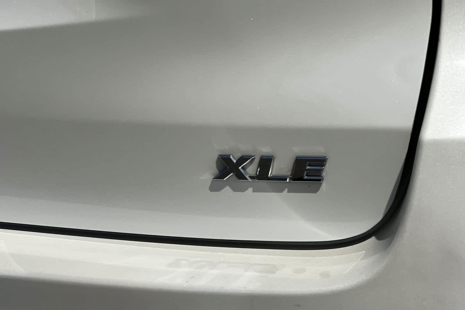 Used 2014 Toyota Highlander XLE FWD image 34
