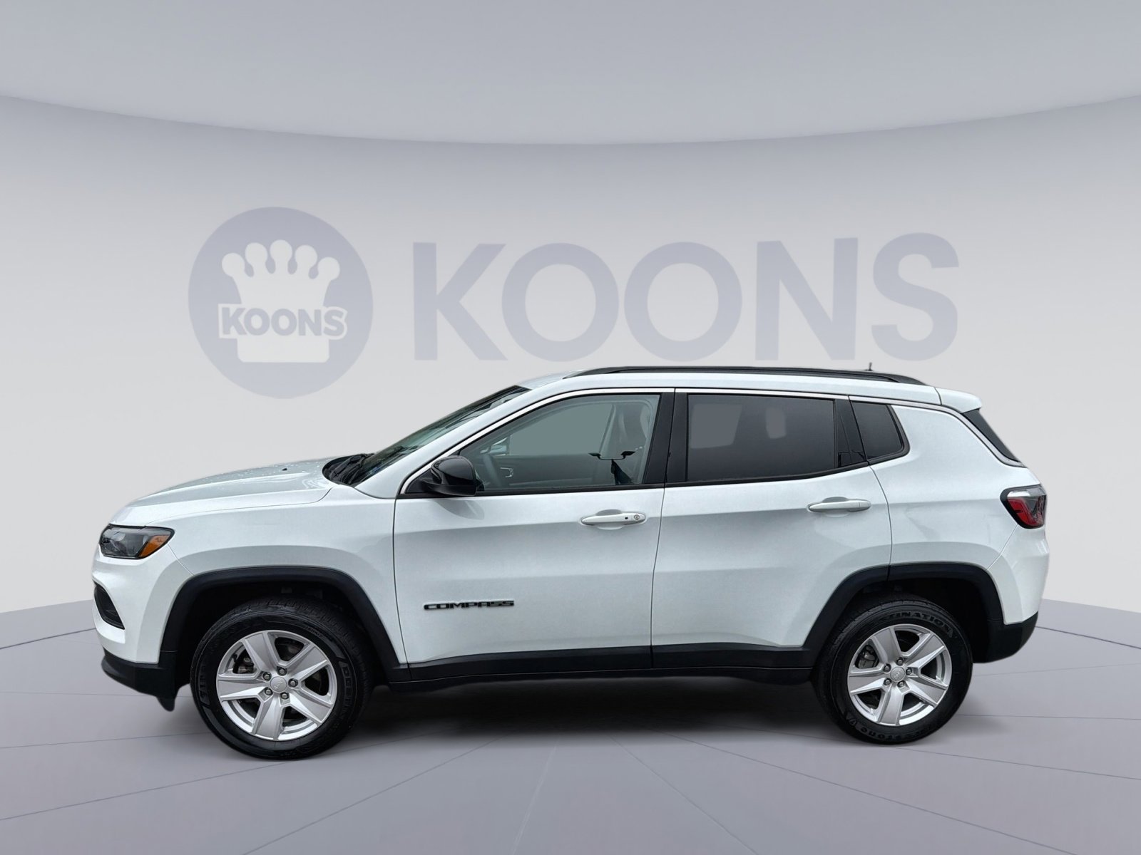 Used 2022 Jeep Compass Latitude image 2