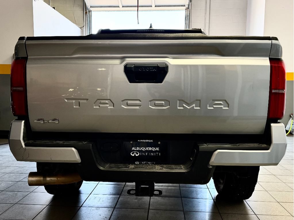 Used 2024 Toyota Tacoma SR5 AWD/4WD image 9