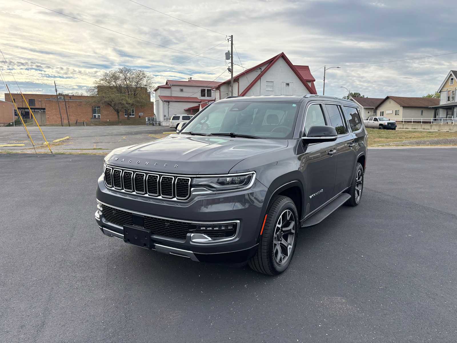 Certified 2024 Jeep Wagoneer L Series III w/ Flexible Seating Group image 3