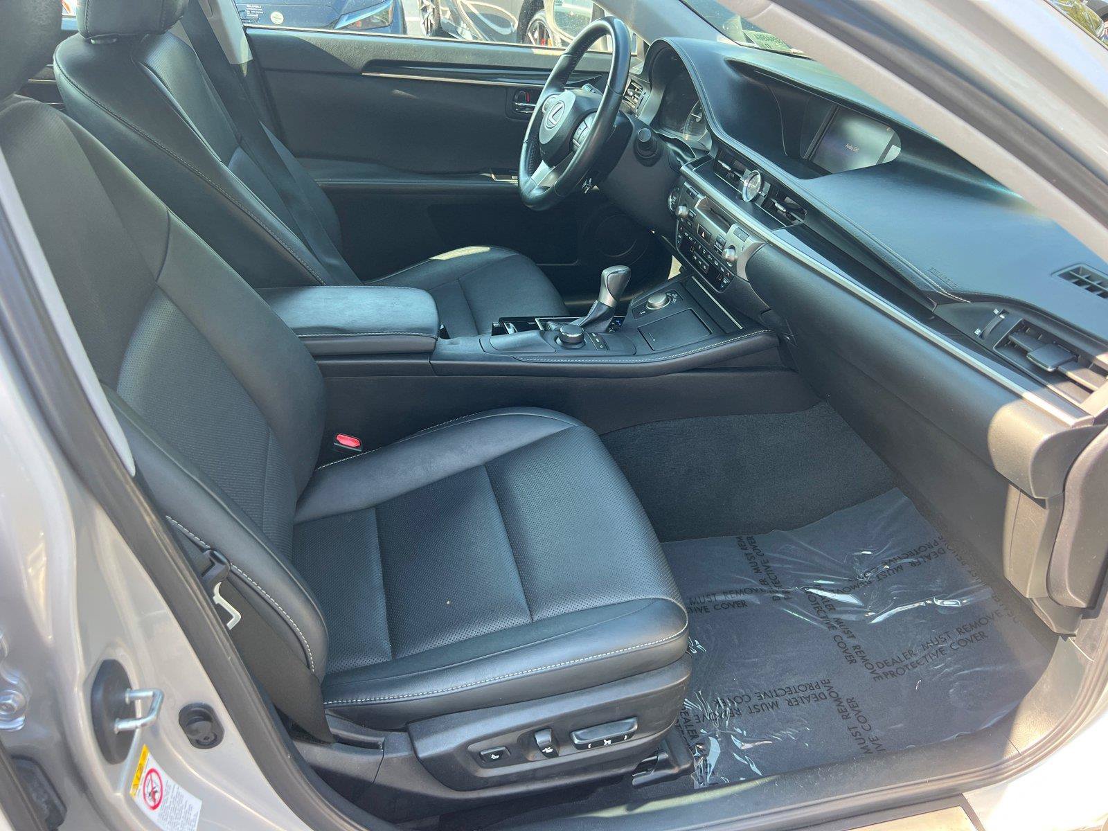 Used 2016 Lexus ES 350 w/ Accessory Package FWD image 13