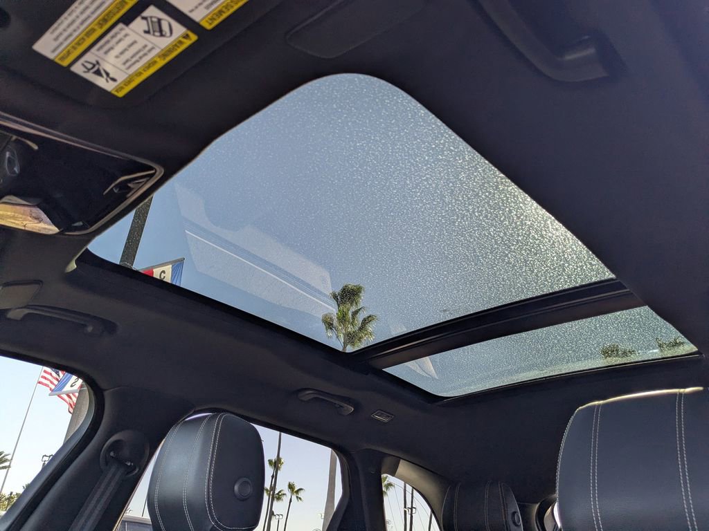 Used 2022 Land Rover Range Rover Velar R-Dynamic S image 23