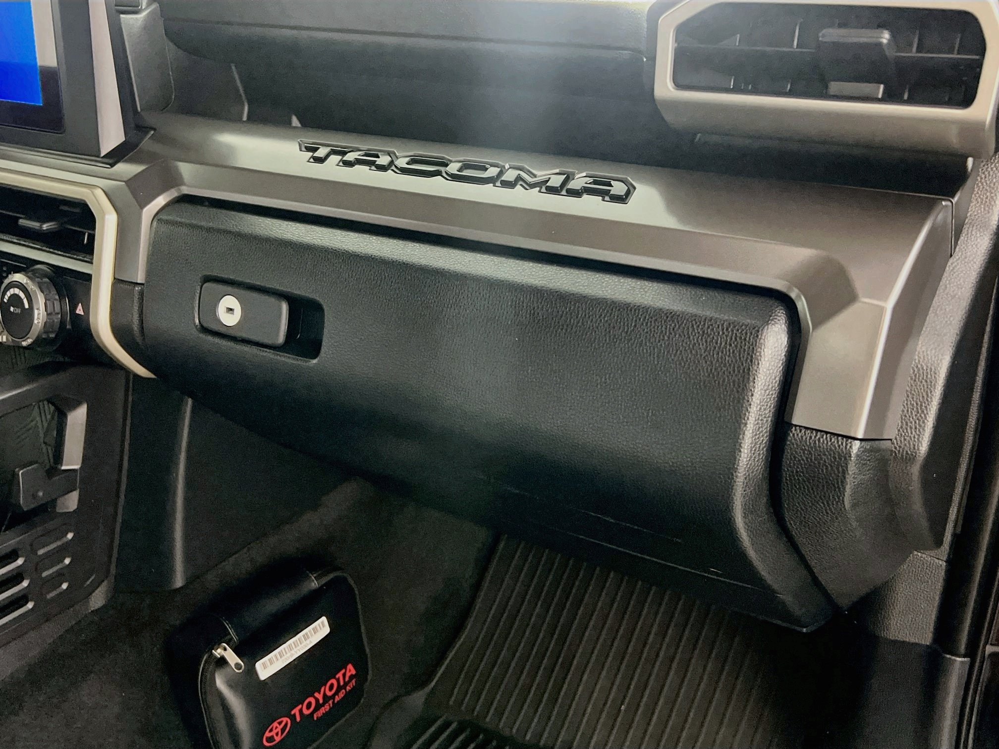 Used 2024 Toyota Tacoma SR5 AWD/4WD image 34