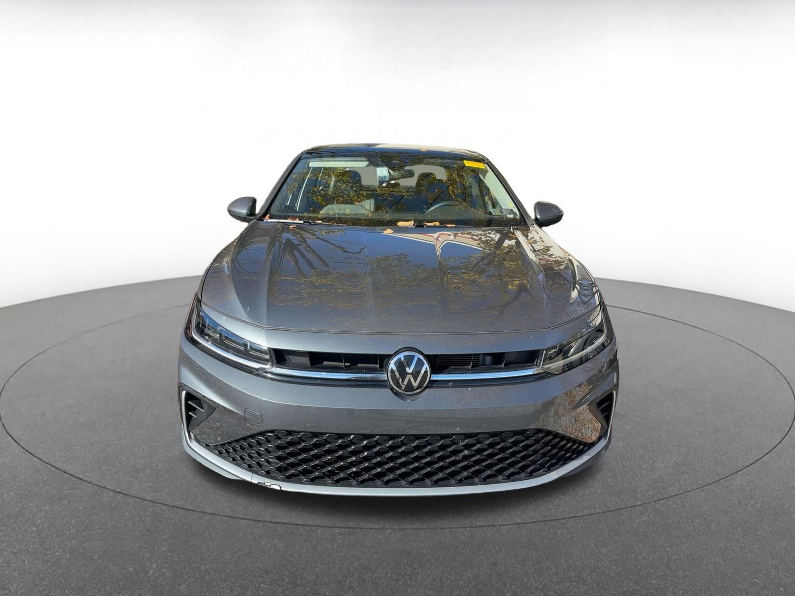 Used 2025 Volkswagen Jetta SE image 3