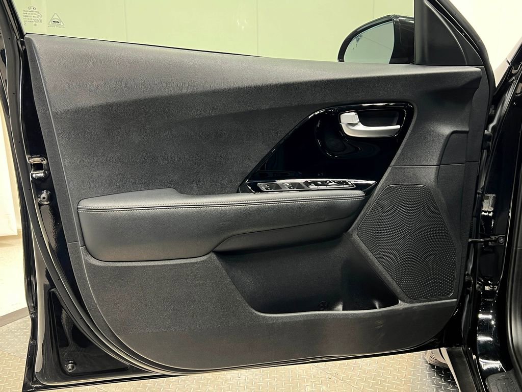 Used 2021 Kia Niro Touring image 13