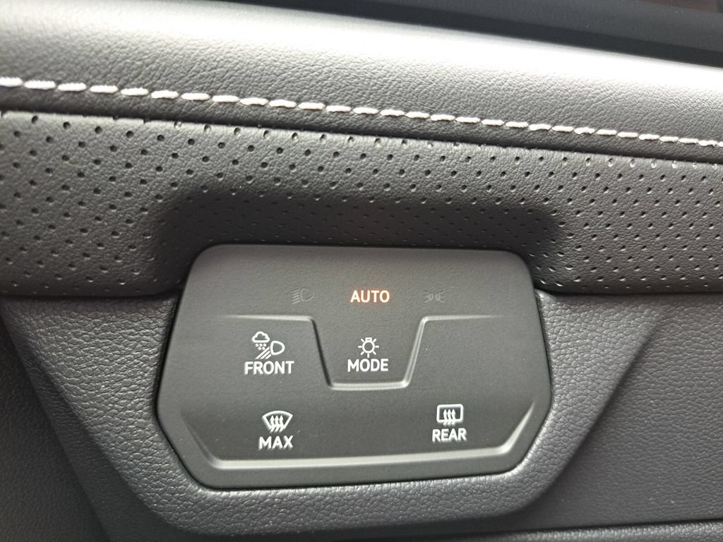 New 2026 Volkswagen Atlas Cross Sport SE FWD image 15