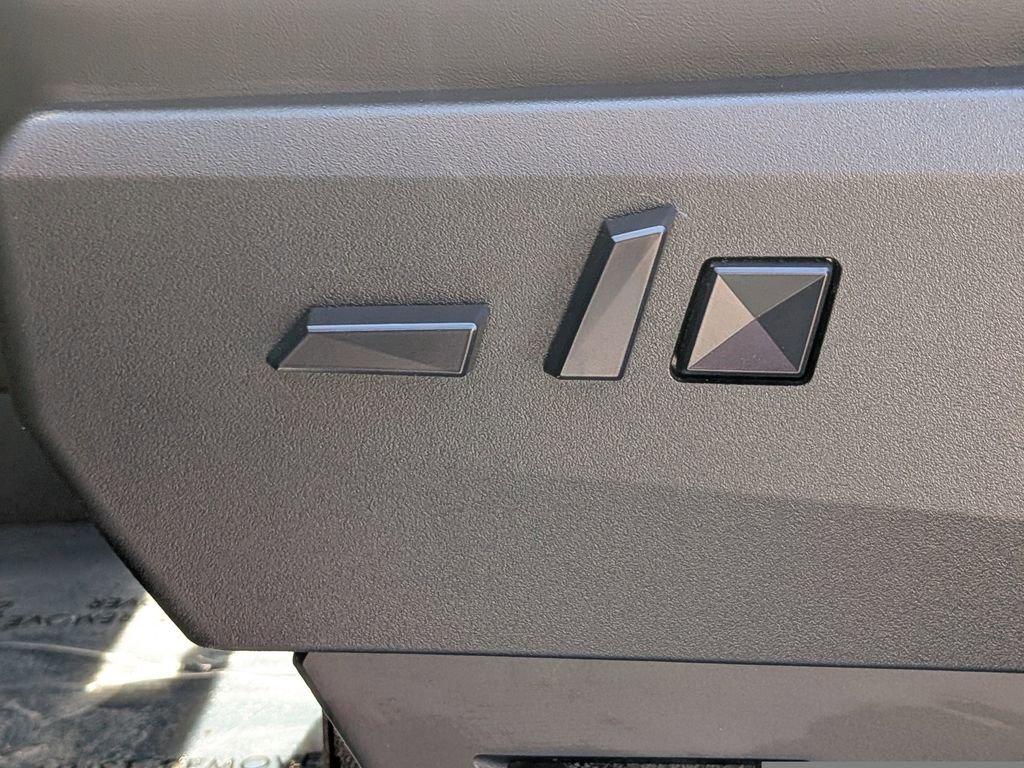 Used 2024 Tesla Cybertruck AWD Crew Cab image 21