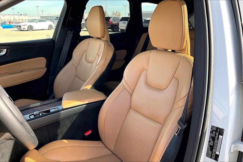 Used 2023 Volvo XC60 B5 Ultimate w/ Climate Package image 33
