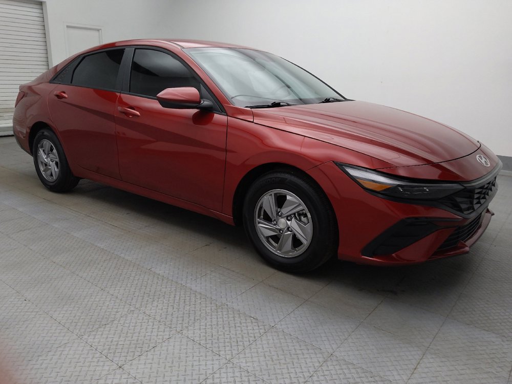 Used 2025 Hyundai Elantra SE FWD image 11