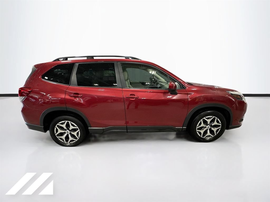 Used 2022 Subaru Forester Premium AWD/4WD image 4