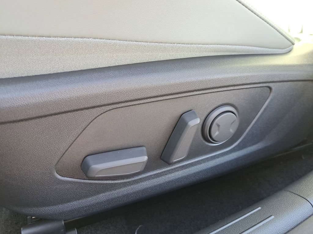 New 2025 Hyundai Elantra Limited image 15