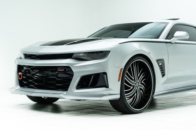 Used 2017 Chevrolet Camaro LT w/ RS Package image 11