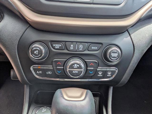 Used 2017 Jeep Cherokee Limited AWD/4WD image 16