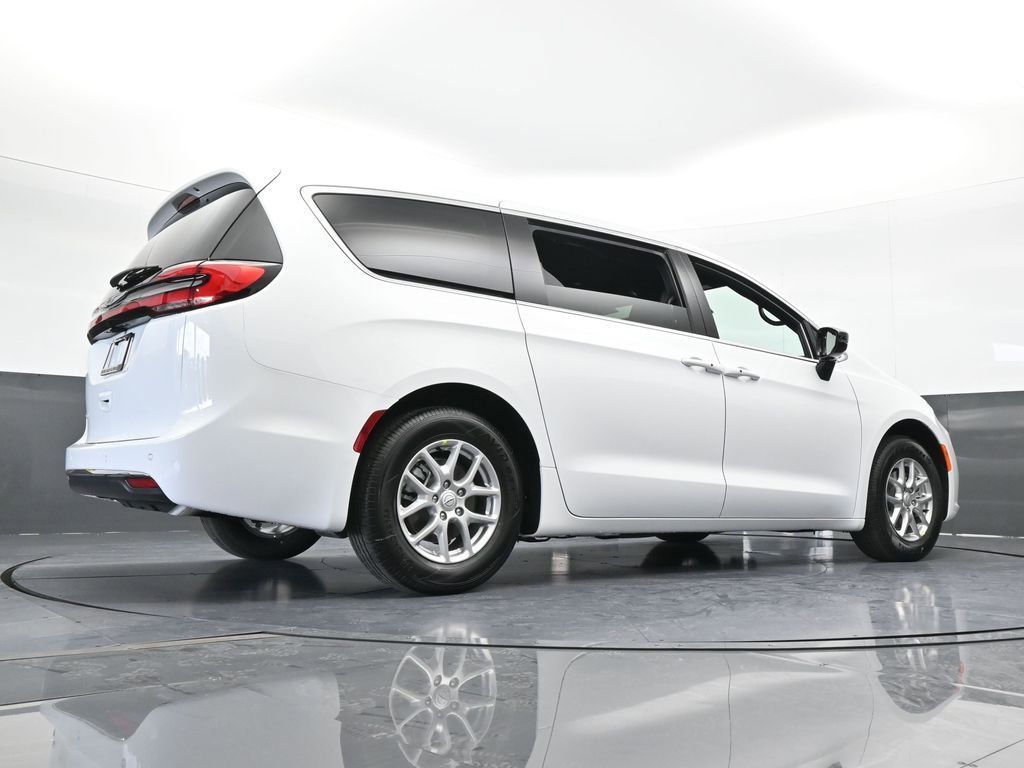 New 2026 Chrysler Pacifica Select image 53
