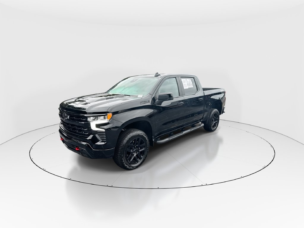 Used 2025 Chevrolet Silverado 1500 LT Trail Boss w/ LPO, Dark Essentials Package AWD/4WD image 4