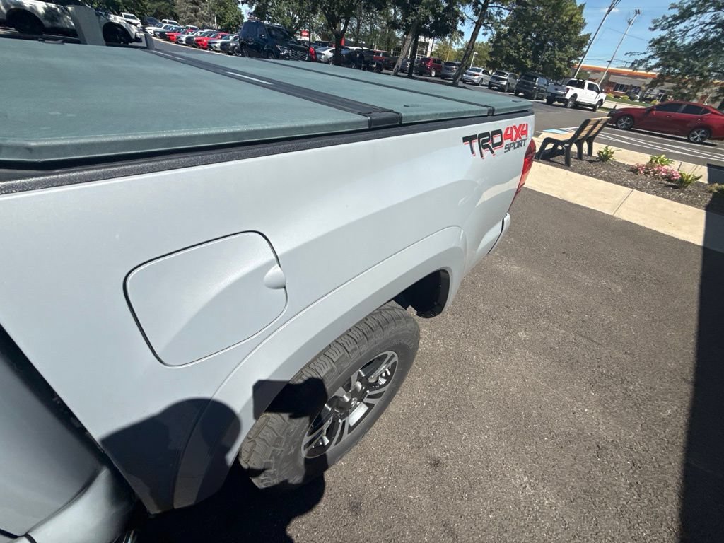 Used 2018 Toyota Tacoma TRD Sport w/ Technology Package AWD/4WD image 14