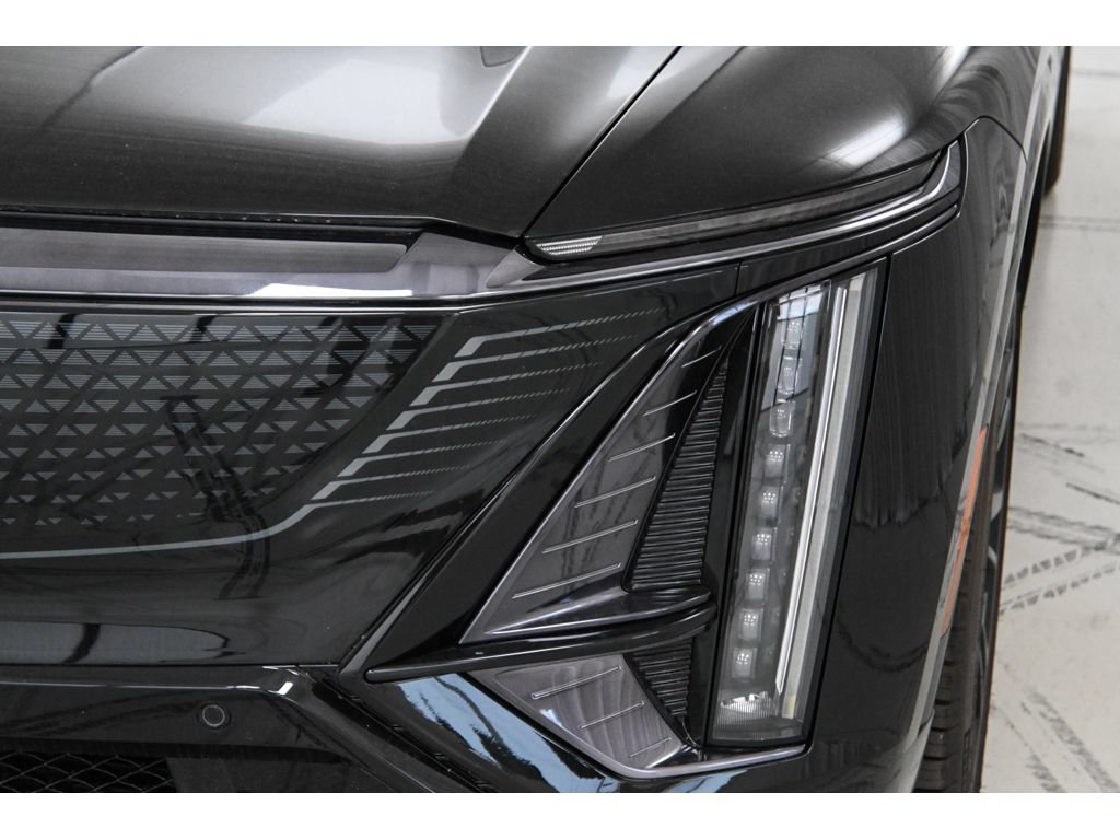 New 2026 Cadillac Lyriq V w/ Exterior Carbon Fiber Package AWD/4WD image 9