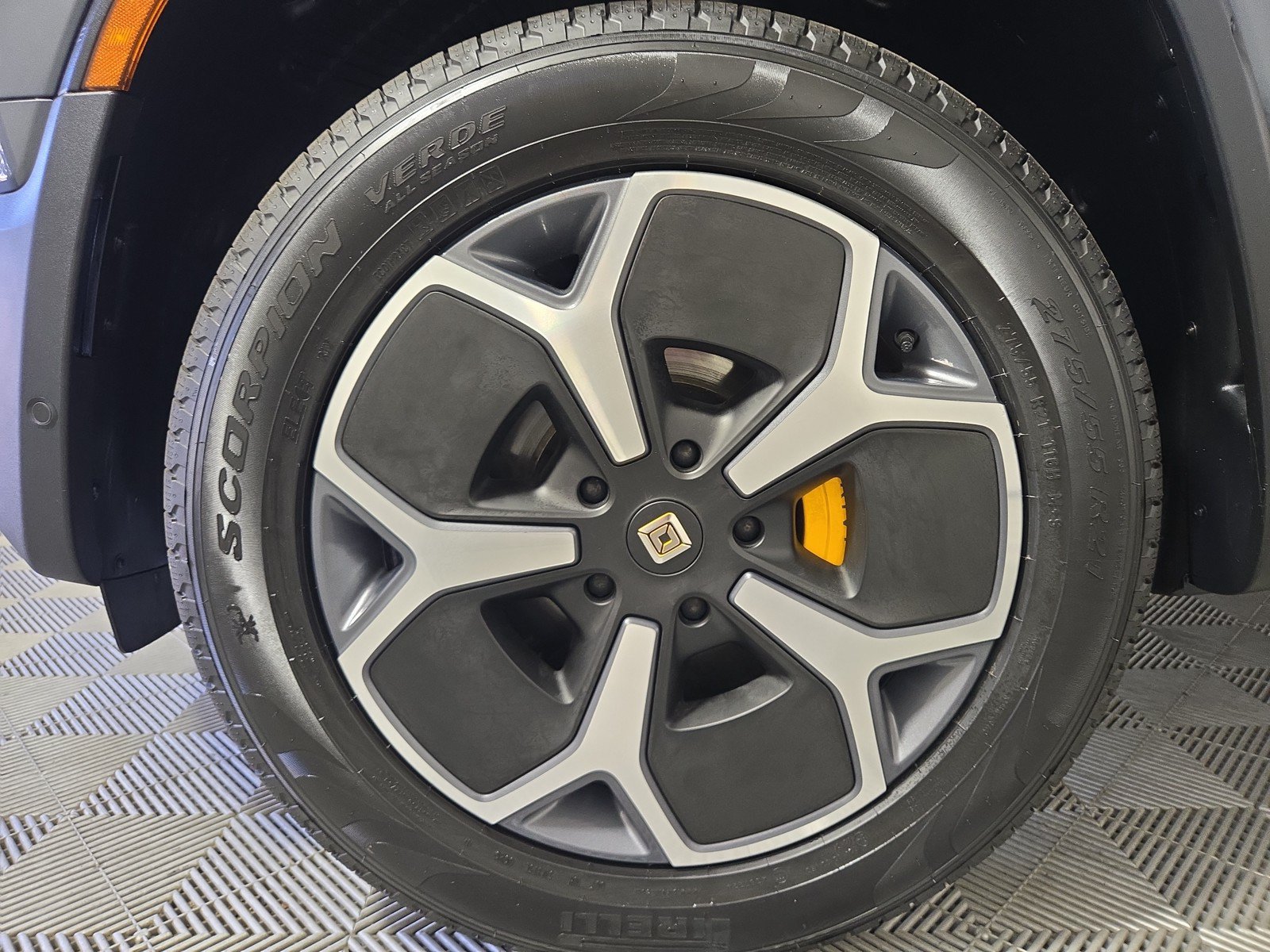 Used 2024 Rivian R1S Adventure AWD/4WD image 9