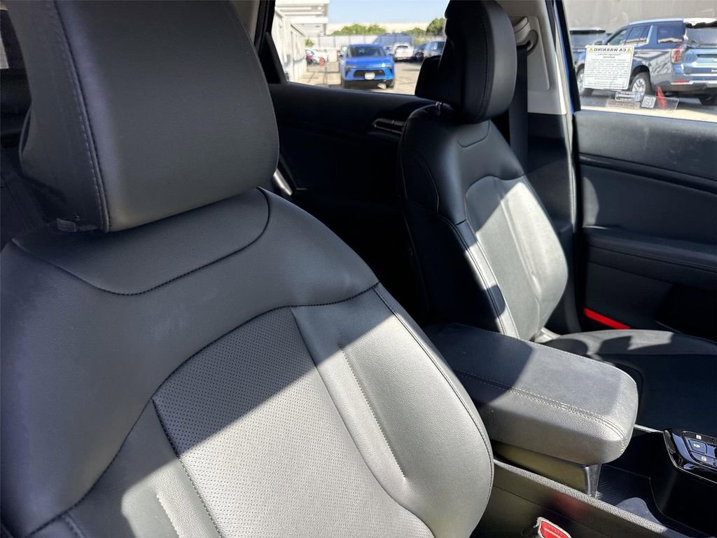Used 2025 Kia Sportage EX image 25
