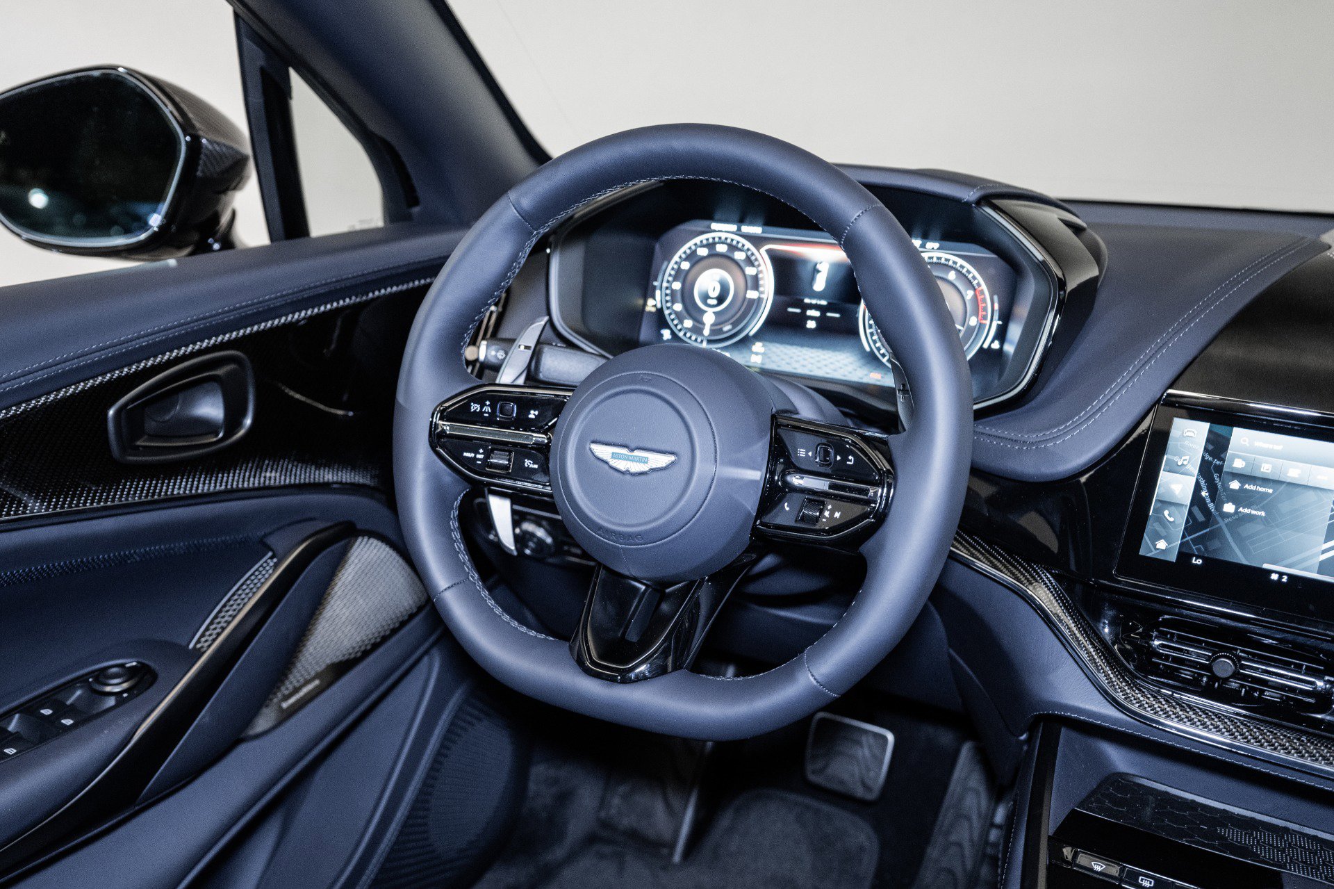 Used 2025 Aston Martin DBX 707 image 25