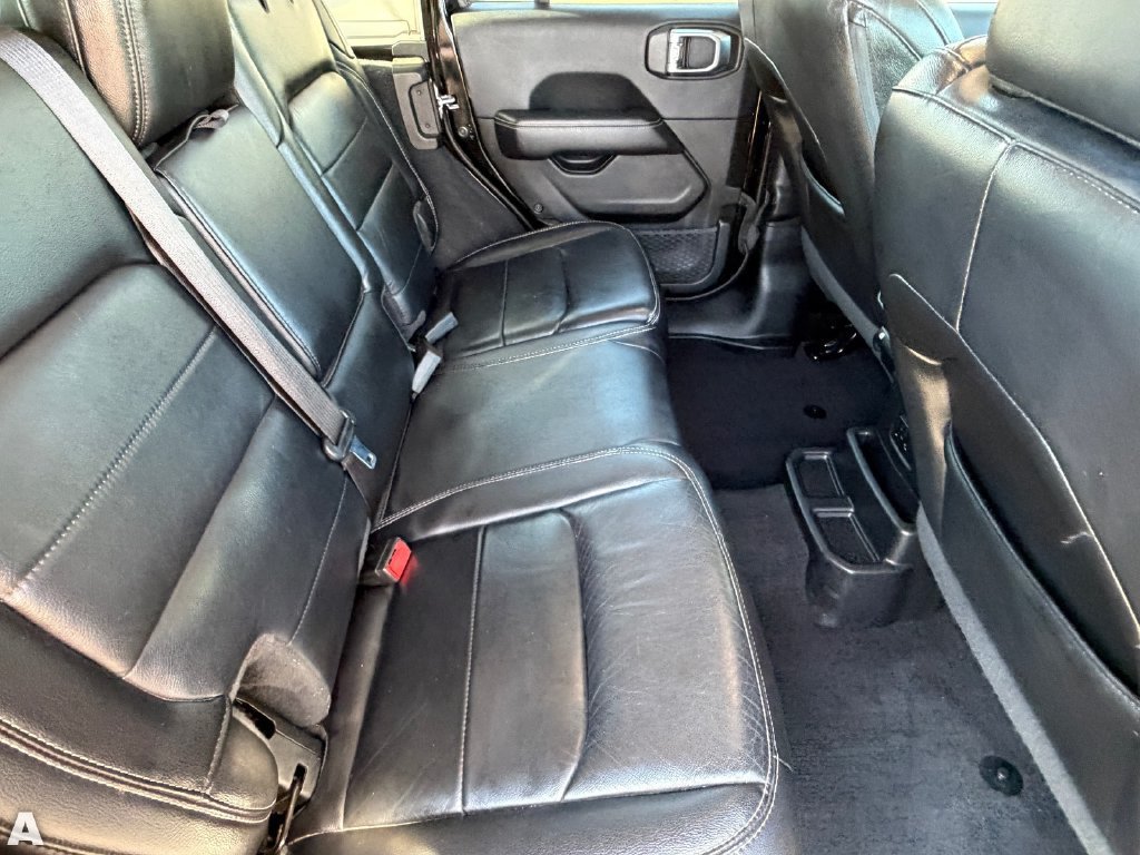 Used 2019 Jeep Wrangler Unlimited Sahara AWD/4WD image 13