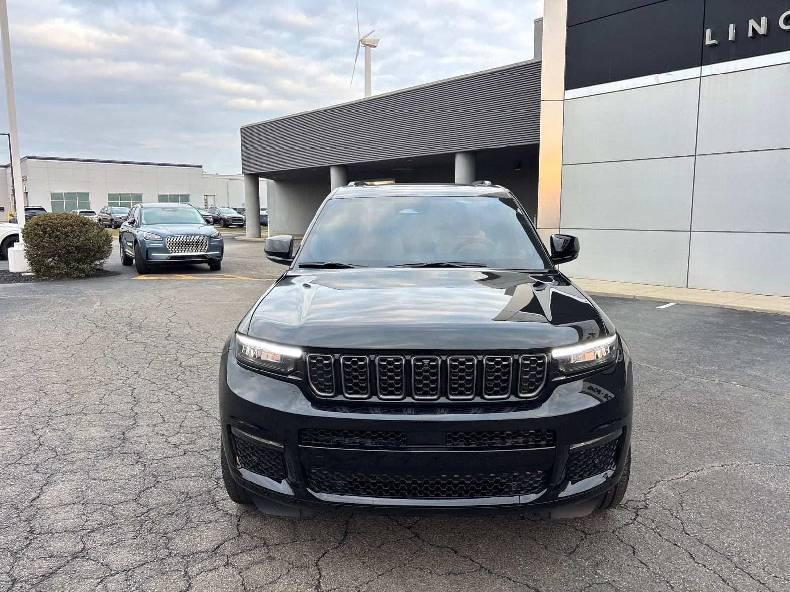 Used 2025 Jeep Grand Cherokee L Summit image 2