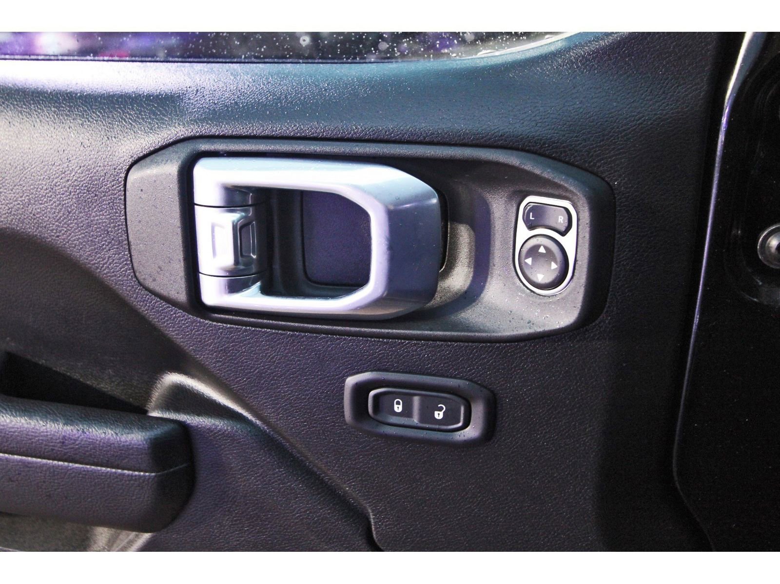 Used 2022 Jeep Gladiator Mojave w/ Cold Weather Group image 21