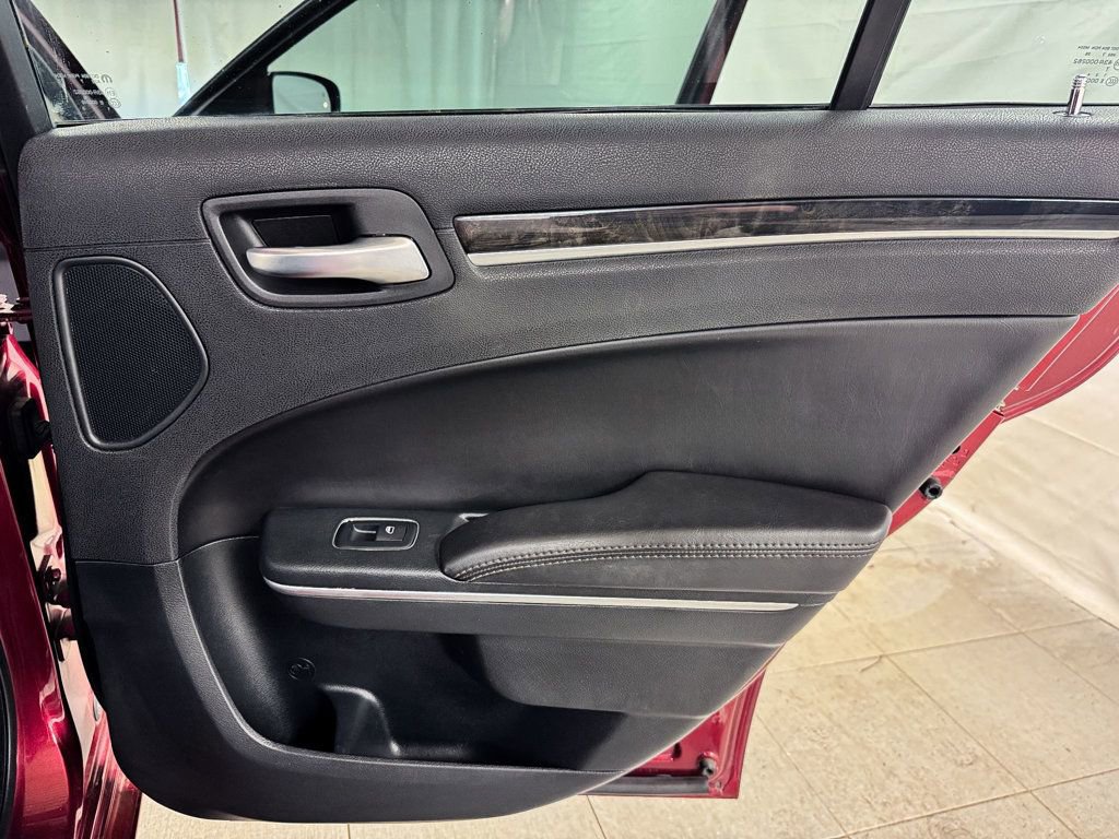 Used 2018 Chrysler 300 Limited w/ Safetytec Plus Group image 17