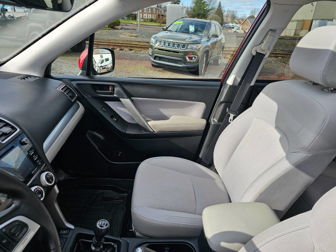 Used 2017 Subaru Forester 2.5i Premium AWD/4WD image 9