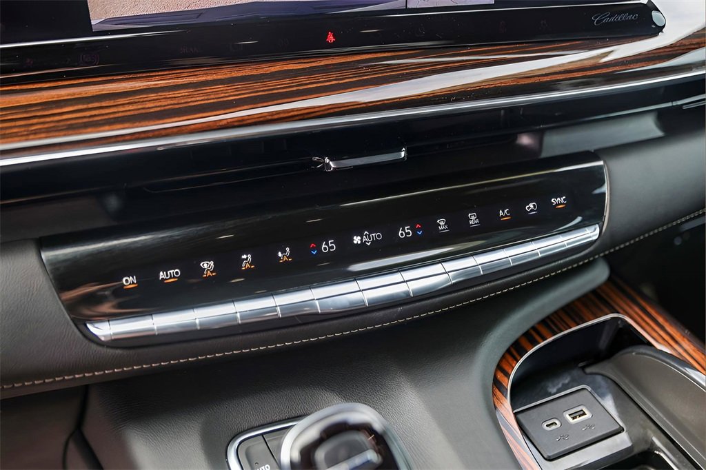 Used 2023 Cadillac Escalade Premium Luxury image 18