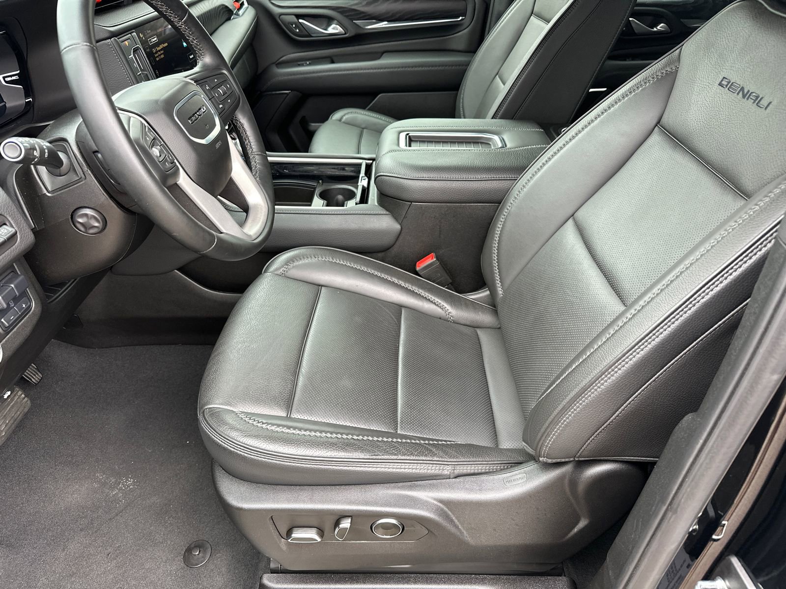 Used 2024 GMC Yukon XL Denali w/ Max Trailering Package image 9