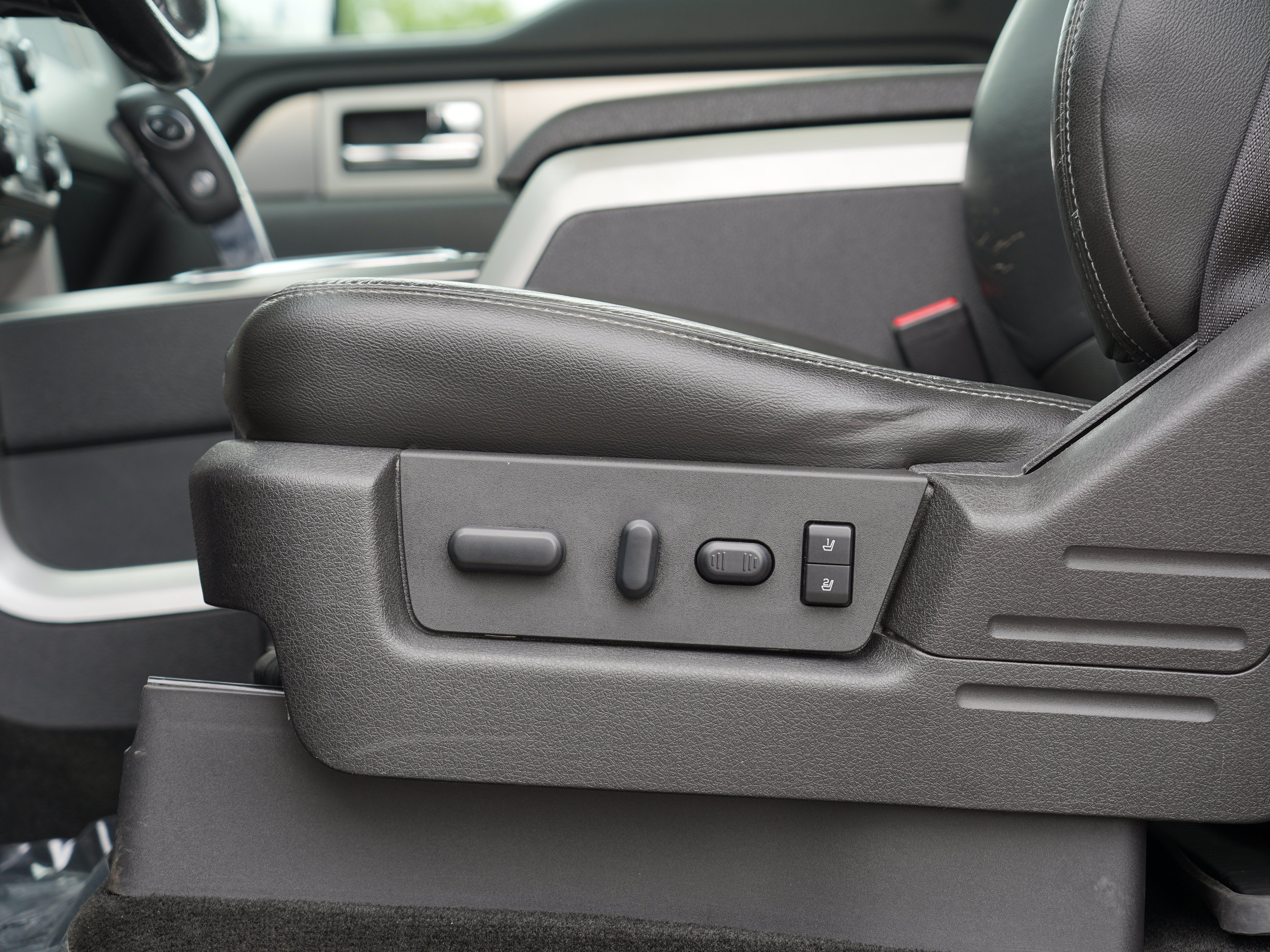 Used 2013 Ford F150 FX4 w/ Luxury Equipment Group AWD/4WD image 17