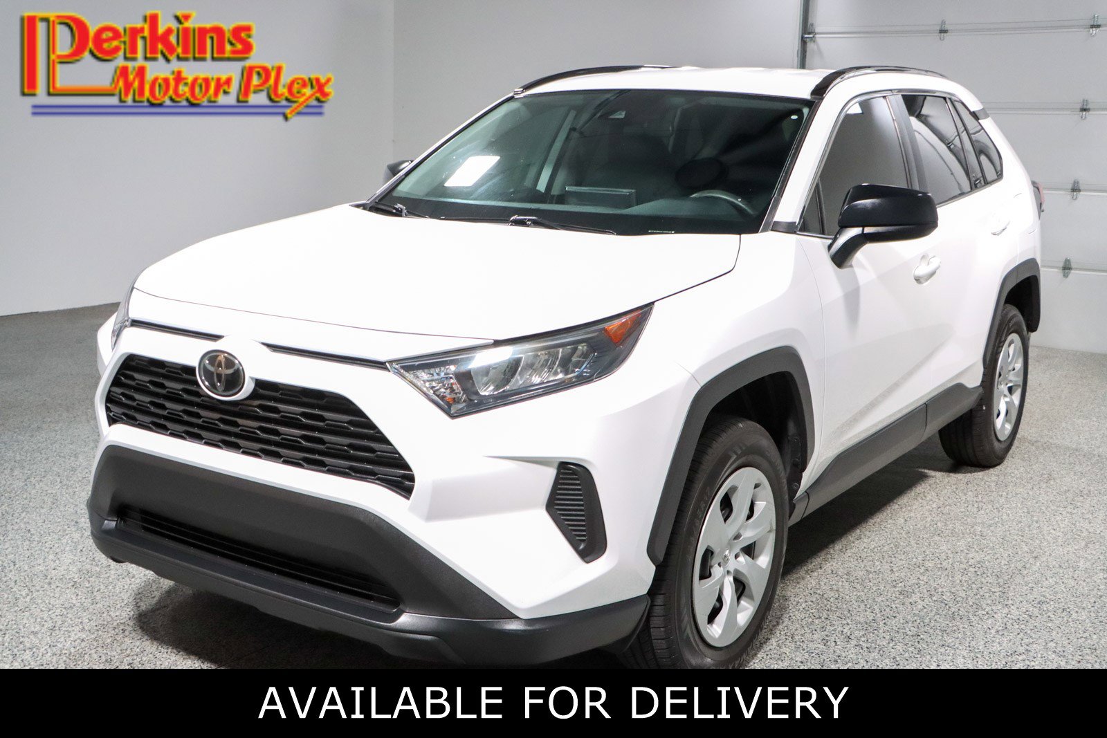 Used 2020 Toyota RAV4 LE FWD video 1