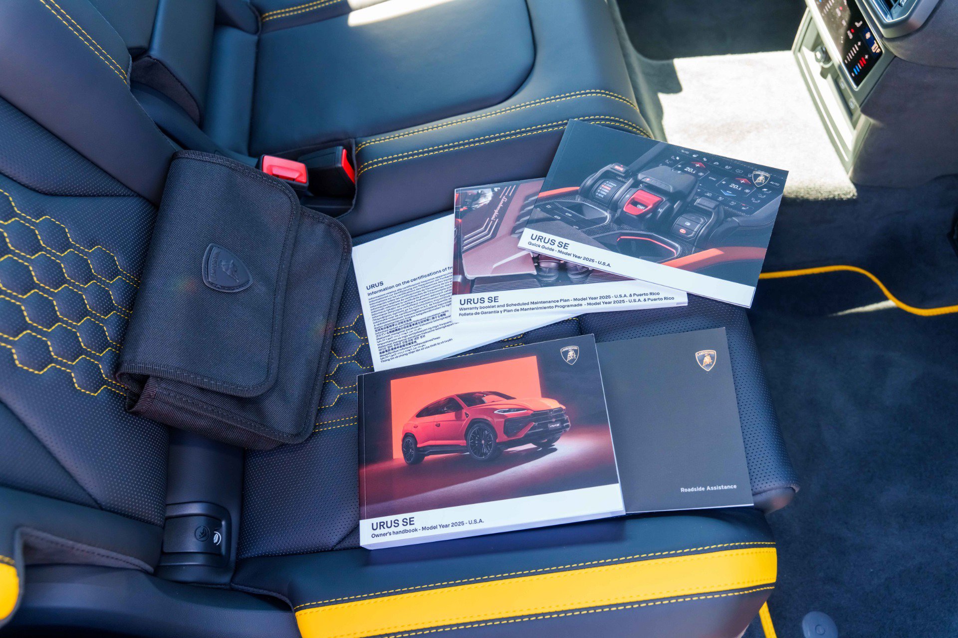 Used 2025 Lamborghini Urus SE image 74