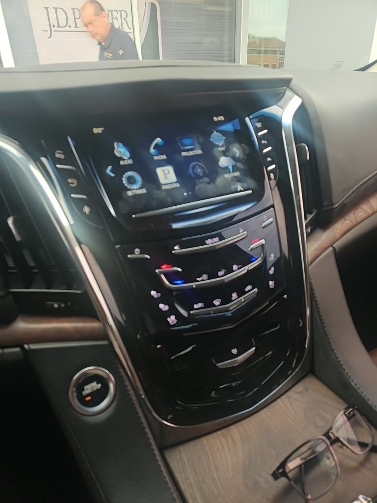 Used 2016 Cadillac Escalade ESV Luxury AWD/4WD image 11