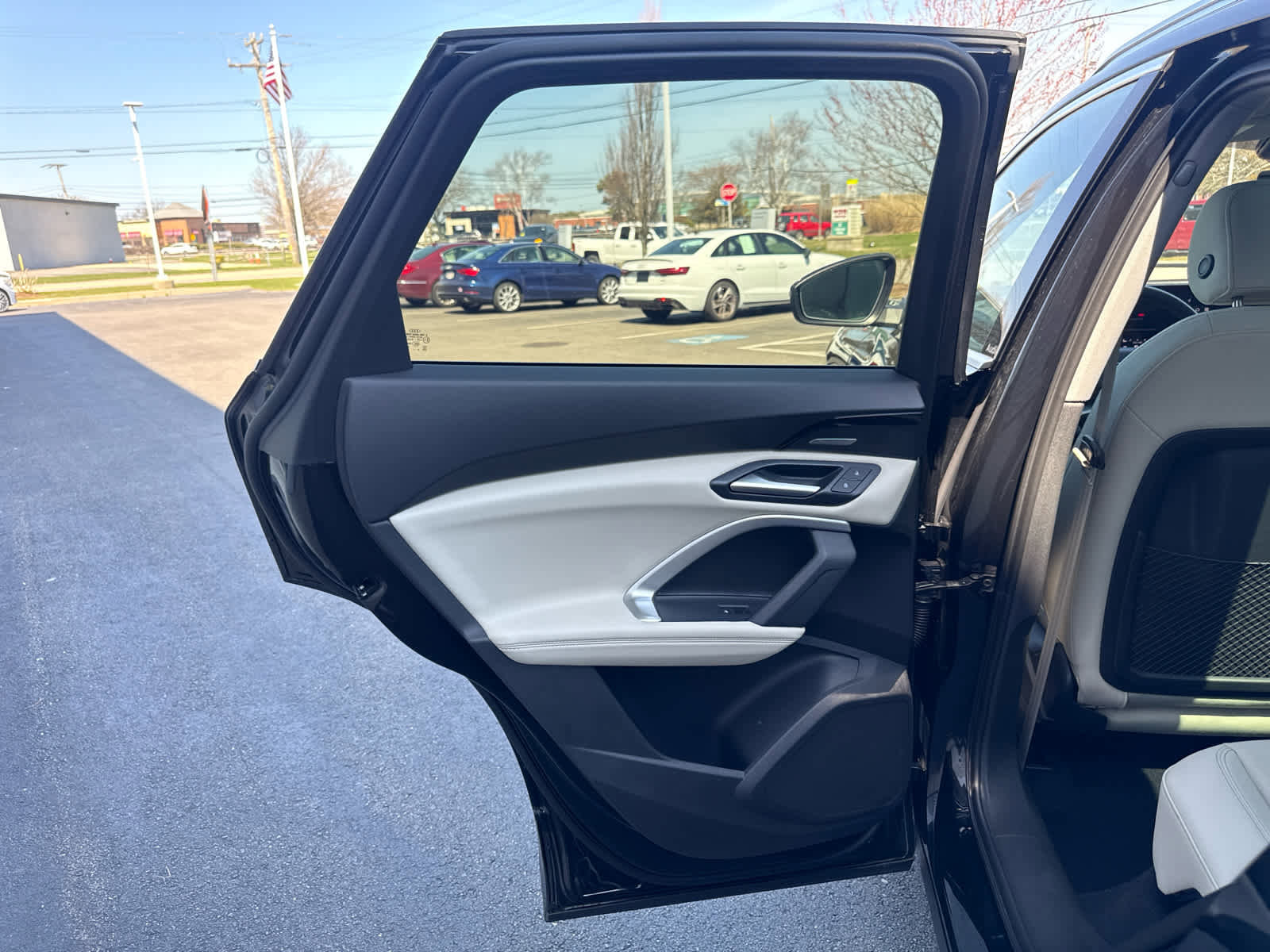 Used 2025 Audi Q5 Premium Plus w/ Premium Plus image 17