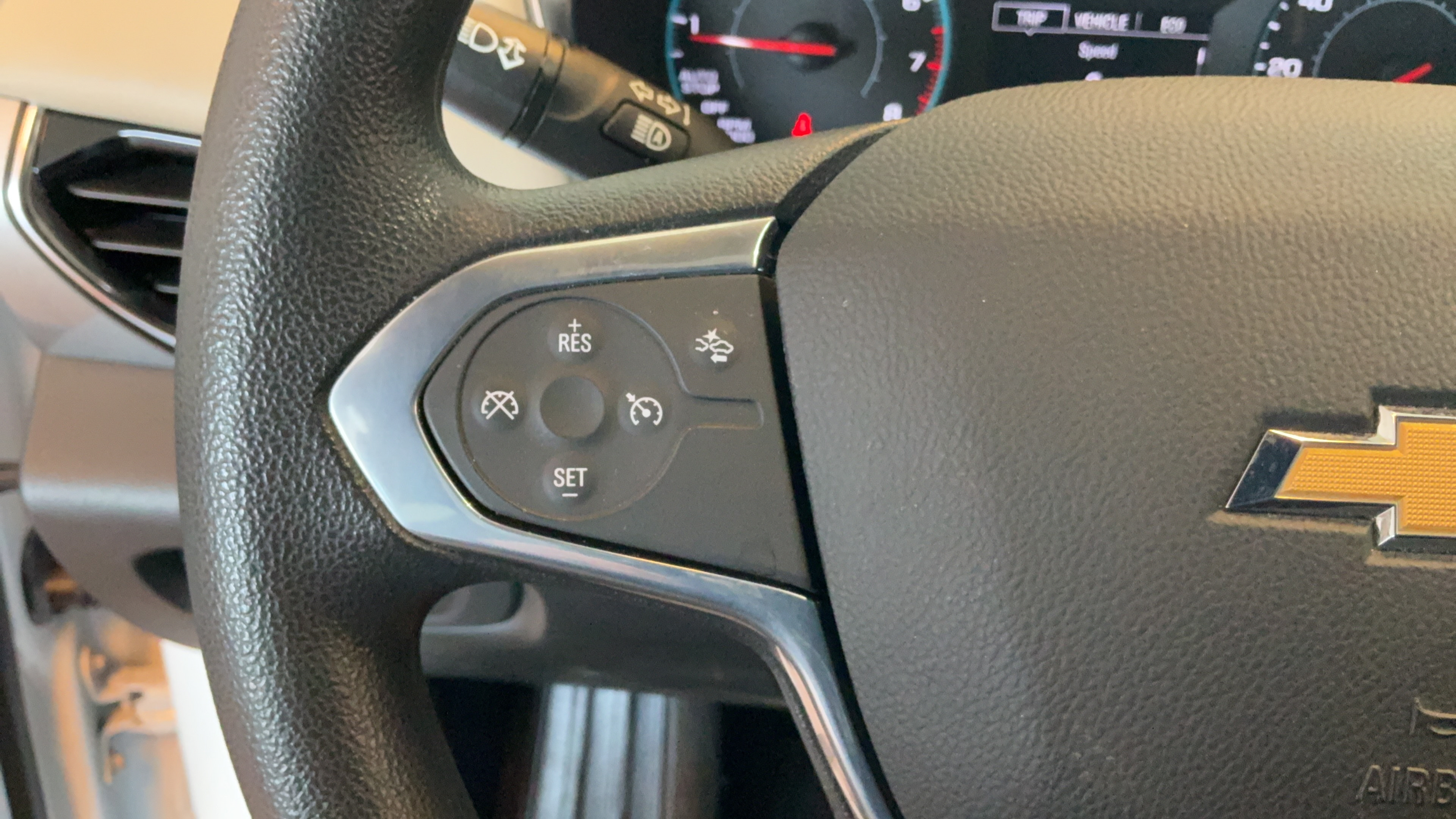 Used 2022 Chevrolet Traverse LS FWD image 16