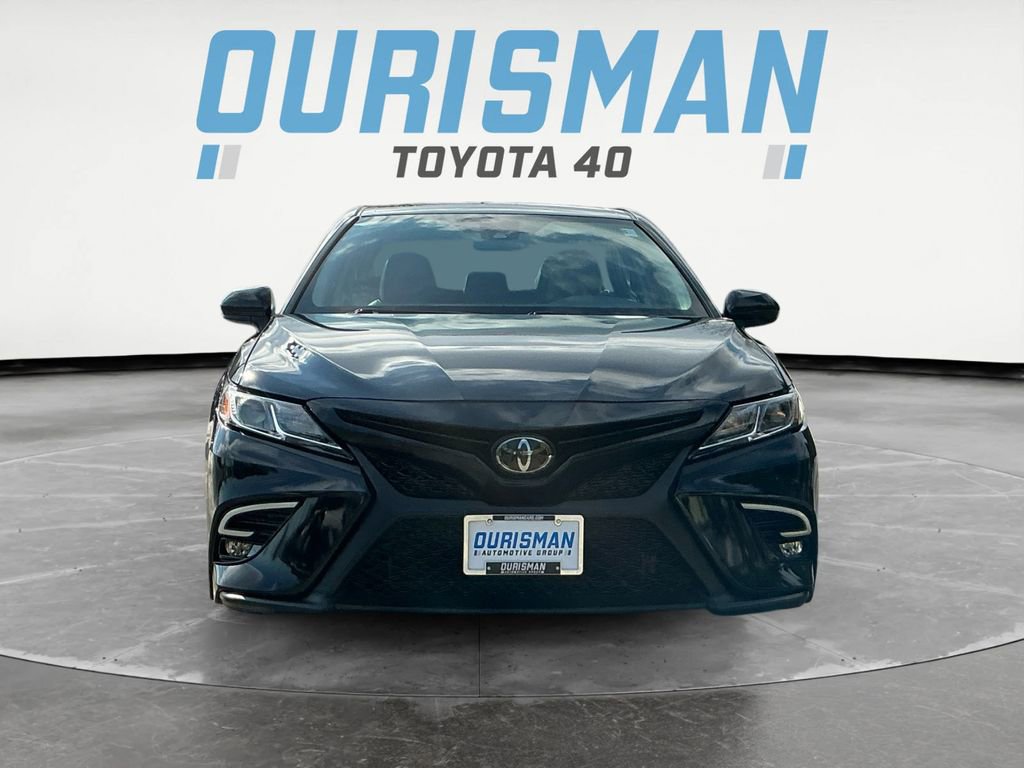 Used 2019 Toyota Camry SE image 2