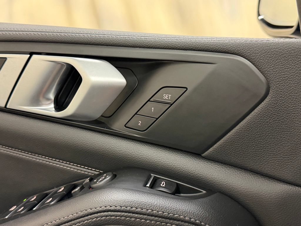 Used 2020 BMW X5 xDrive40i AWD/4WD image 16