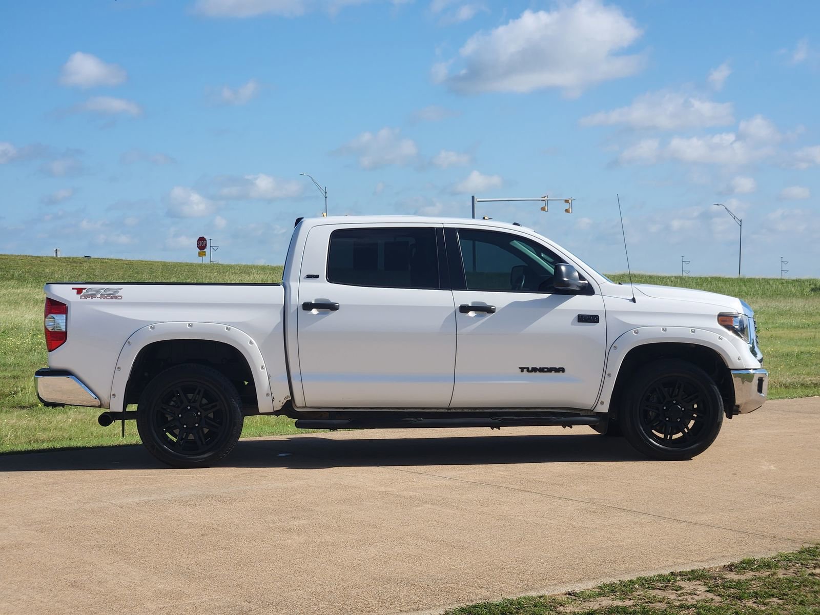 Used 2019 Toyota Tundra SR5 w/ SR5 Upgrade Package RWD image 7