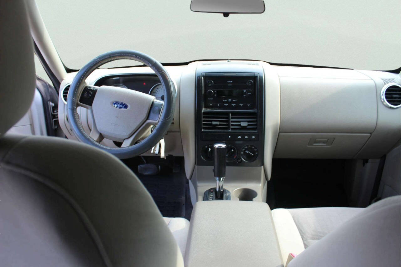 Used 2007 Ford Explorer Sport Trac XLT AWD/4WD image 7