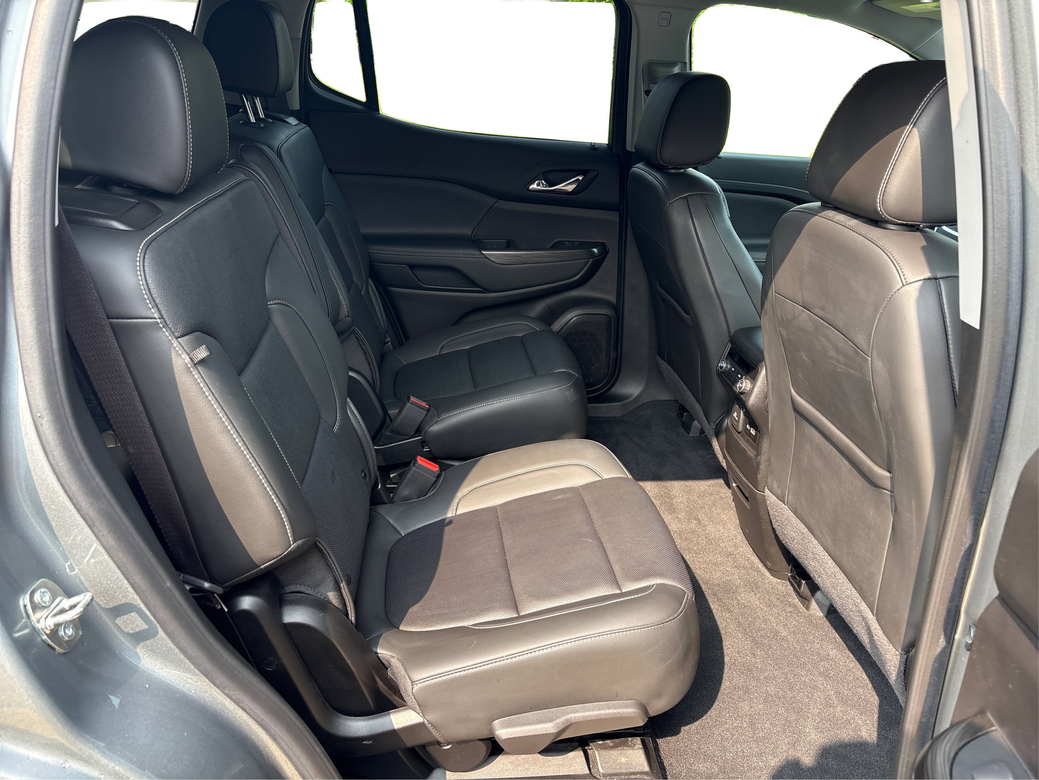 Used 2023 GMC Acadia SLT image 20