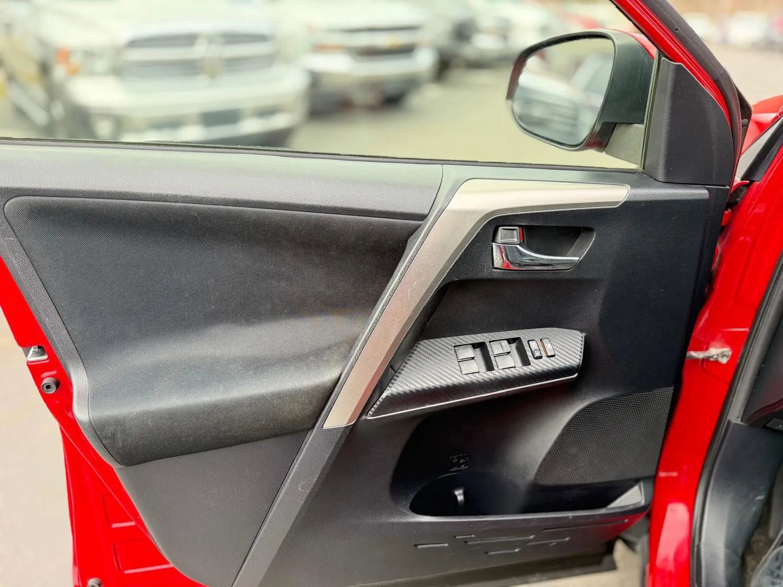 Used 2015 Toyota RAV4 XLE w/ Four Season Floor Mat Package image 24