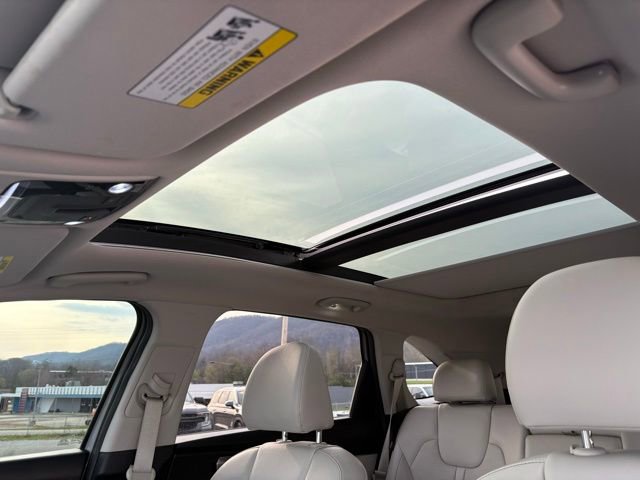Used 2025 Kia Sorento S w/ Panoramic Sunroof Package image 28