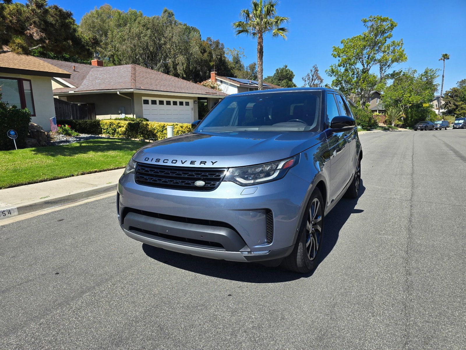 Used 2018 Land Rover Discovery HSE image 4