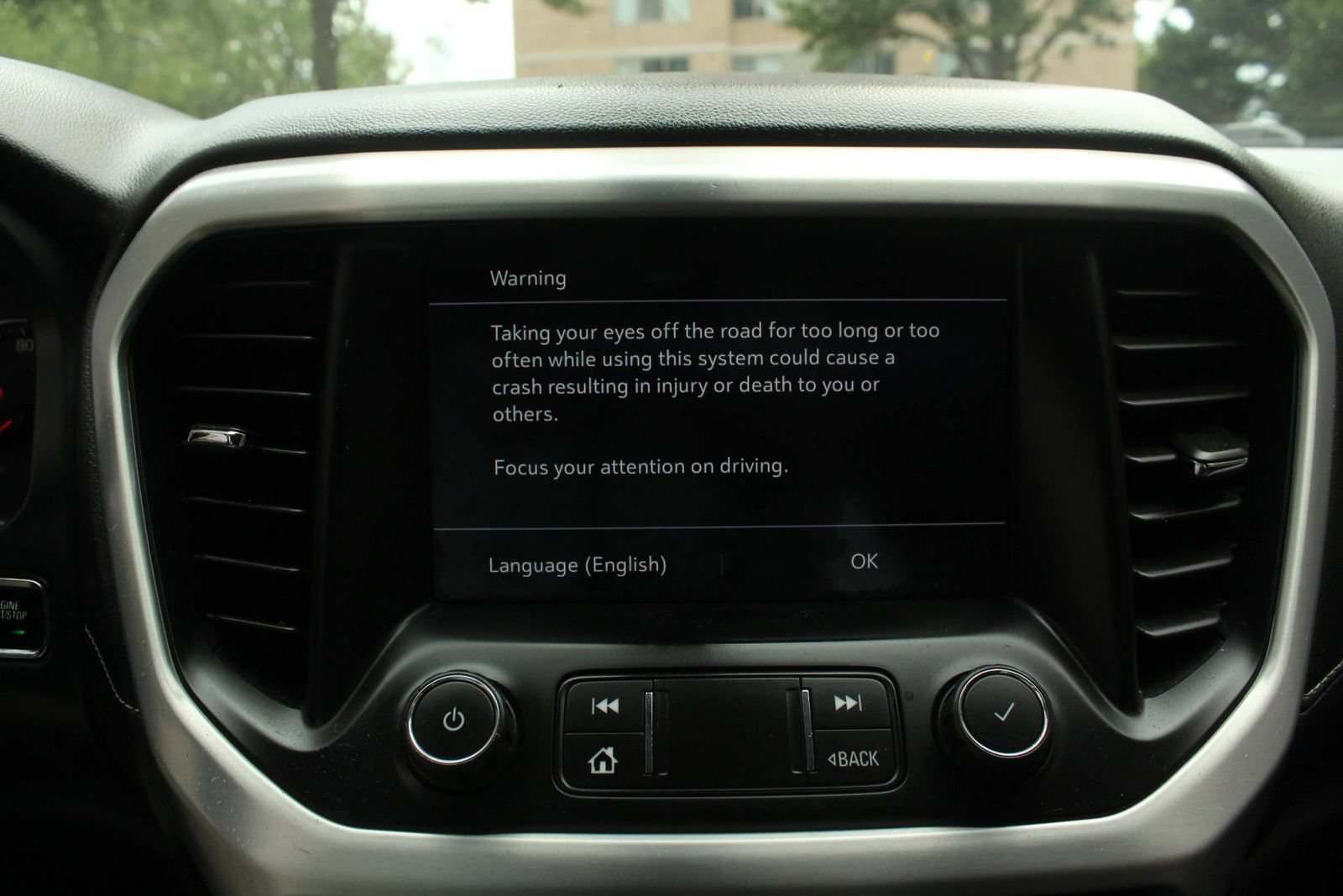 Used 2020 GMC Acadia SLE w/ Driver Convenience Package FWD image 32