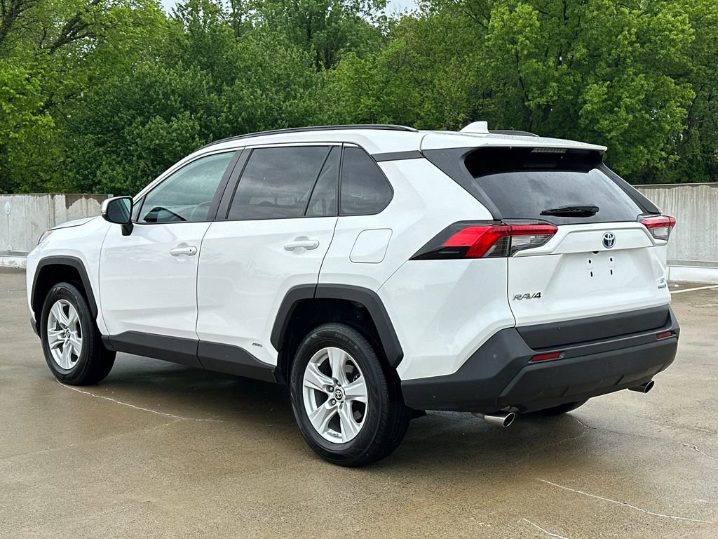 Used 2021 Toyota RAV4 LE AWD/4WD image 3