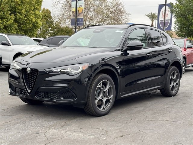 New 2025 Alfa Romeo Stelvio Sprint image 3